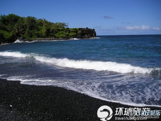 黑沙滩，在“地狱”里享受阳光