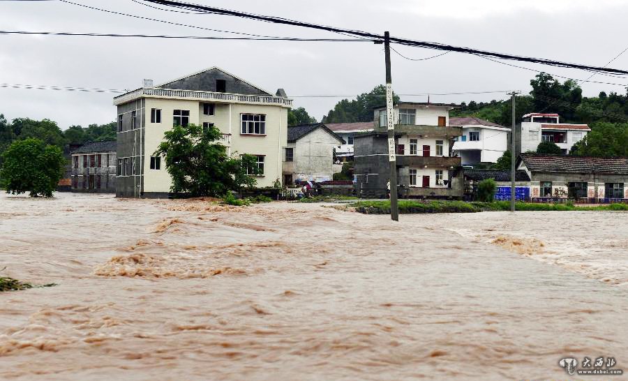 暴雨袭击湖南凤凰等地　4人失踪37万余人受灾