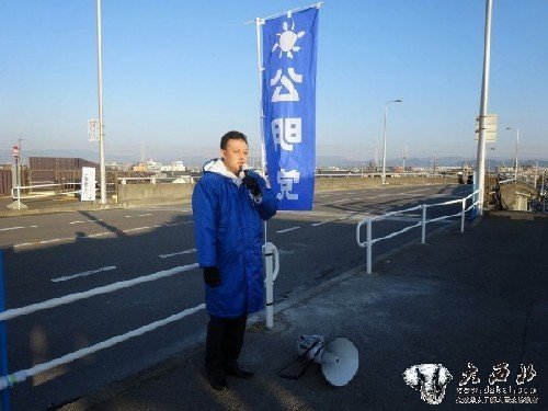 2014年5月18日 联合执政党公明党议员在西岐阜站前演讲（图片来源：岐阜市议会议员网）