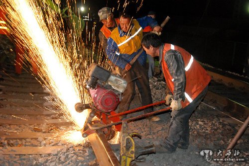 中川铁路道岔拨接率先完工