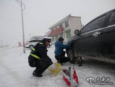 永登交警做好冰雪天气交管工作