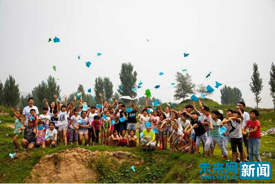 留守孩子暴雨中的渴望：“老师，我们能不能去上课？” 